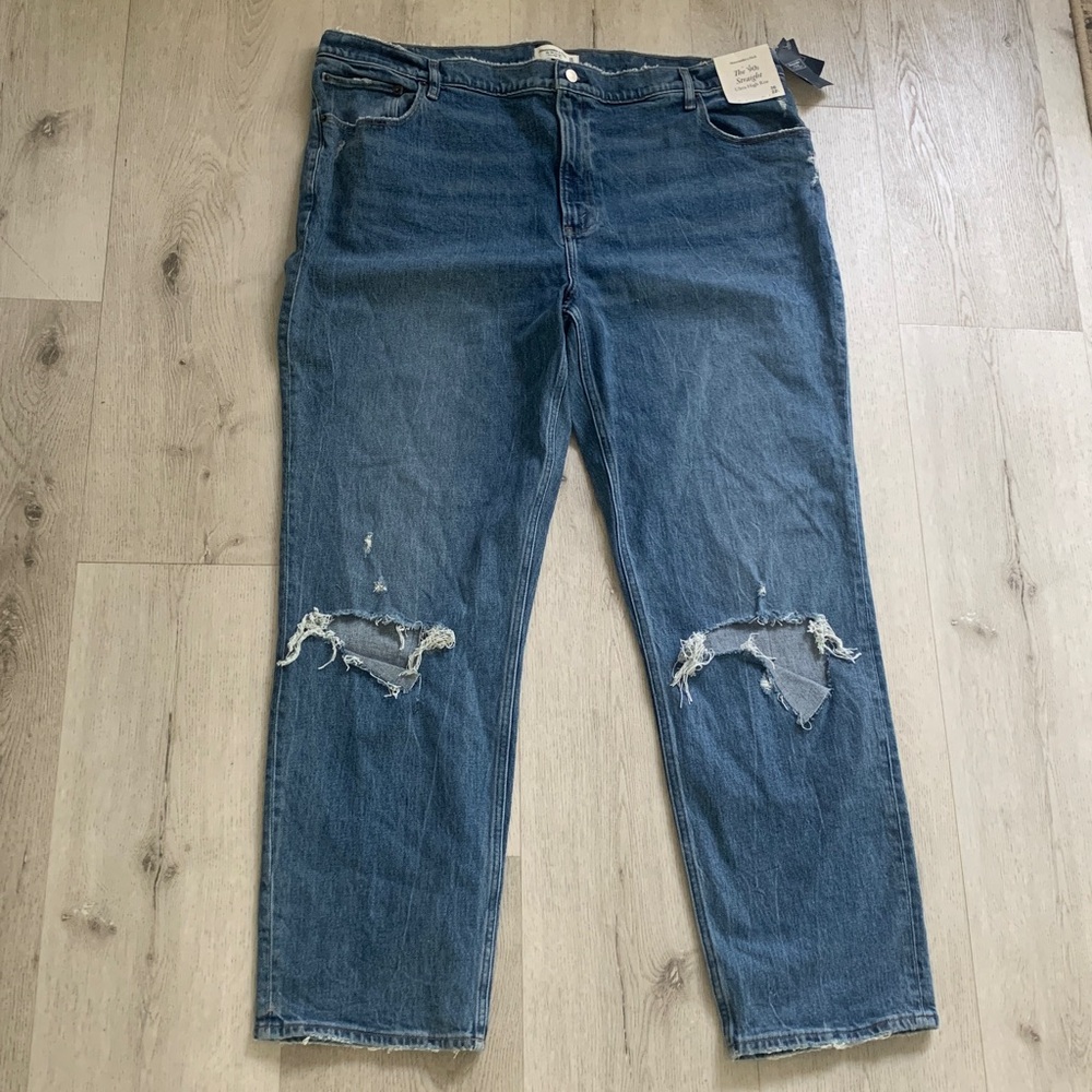 Abercrombie & Fitchโ 90s Ultra High Rise Straight Jeans
